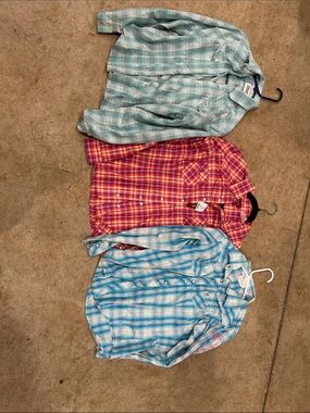Women’s Plaid Button-Down Shirt - Light Blue